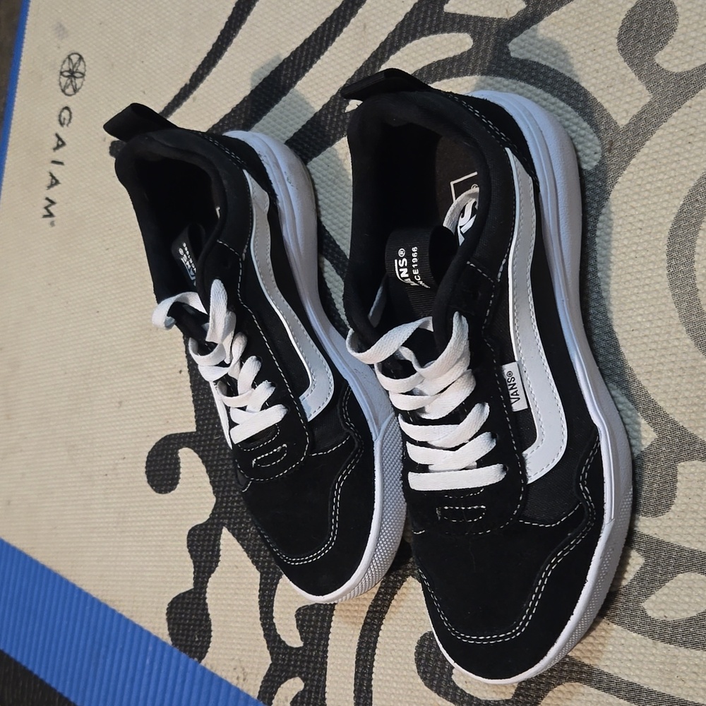 Unisex vans